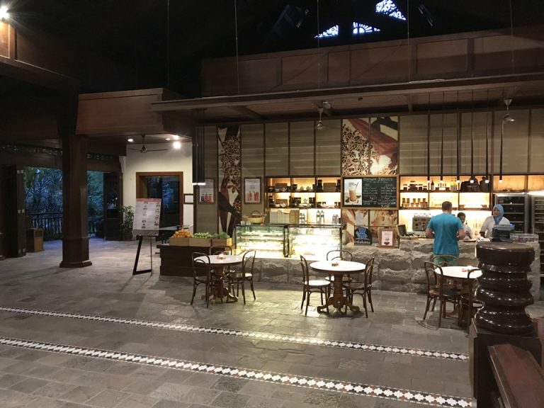 ホテル内のケーキショップjpeg