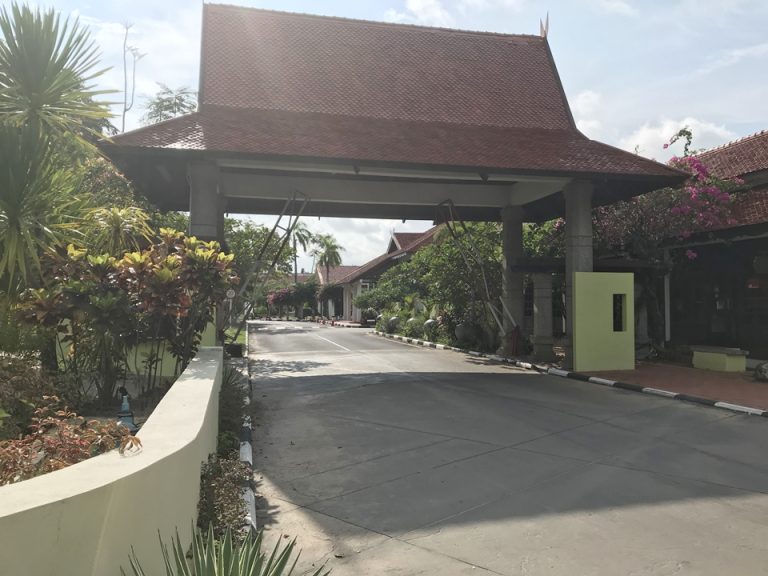 エントランス全景