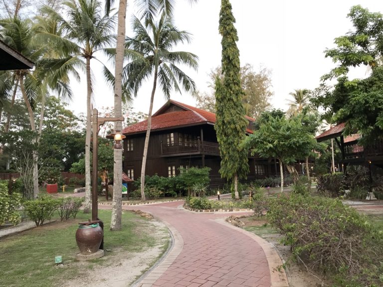 ホテルの広い敷地内