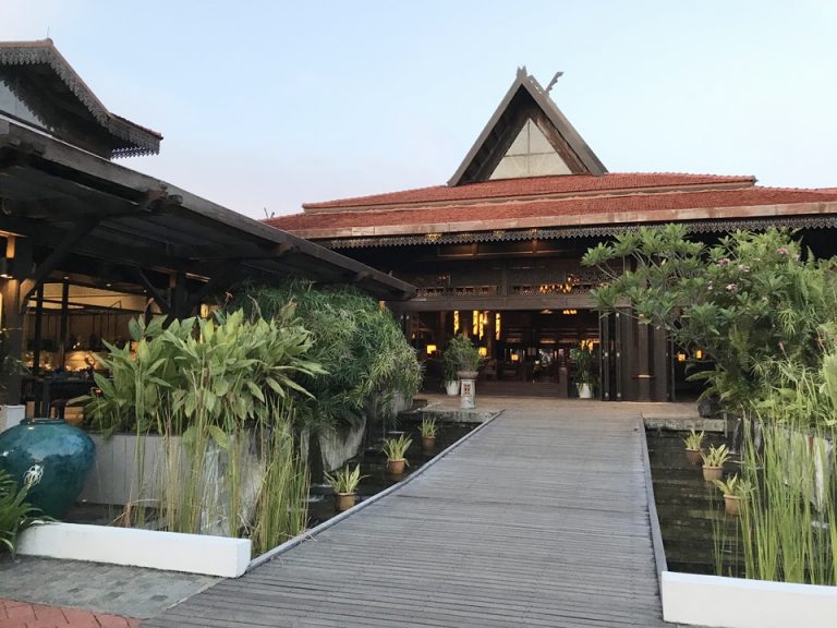 ホテルエントランス