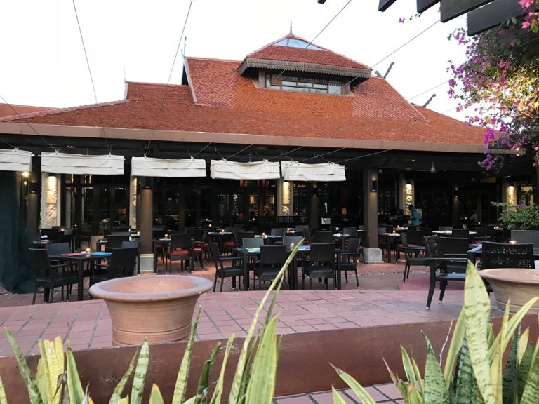 メインレストラン