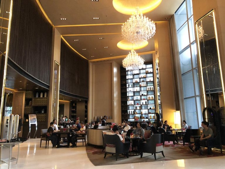 エントランスラウンジ