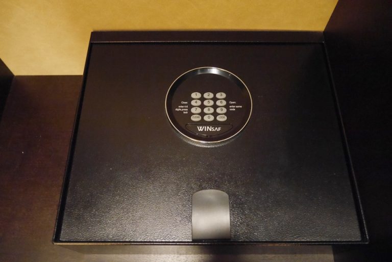 セーフティーボックスです。パスワードは4桁の数字になります