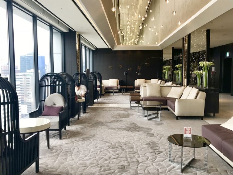 フロントから見たロビーの様子です