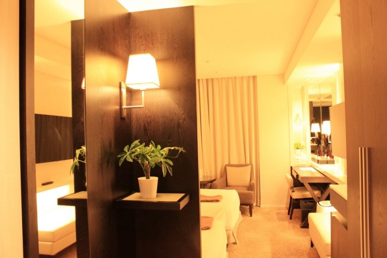 入り口から見た部屋の中です