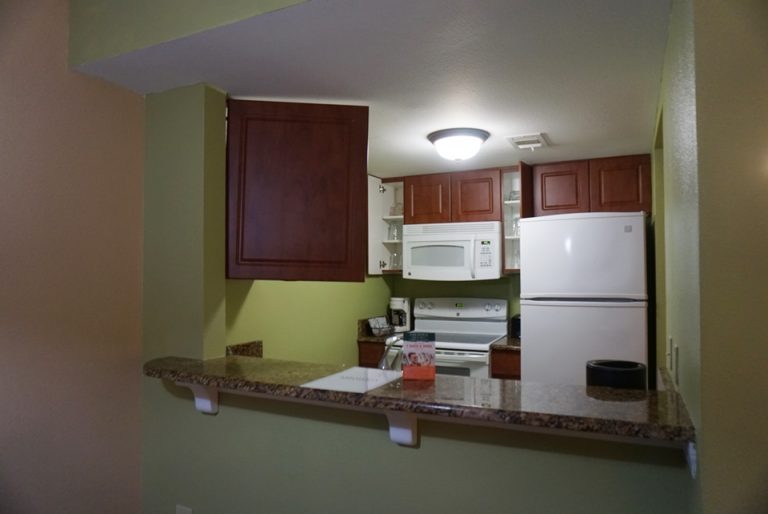 ダイニングから見たキッチン