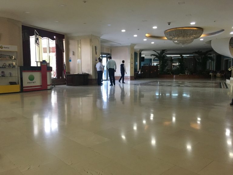 エントランスホール