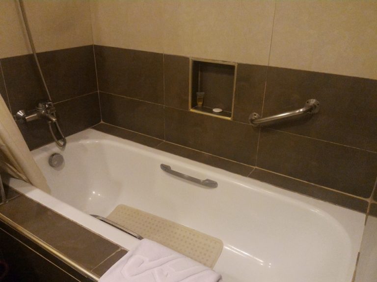 P_20180616_144407_バスタブ