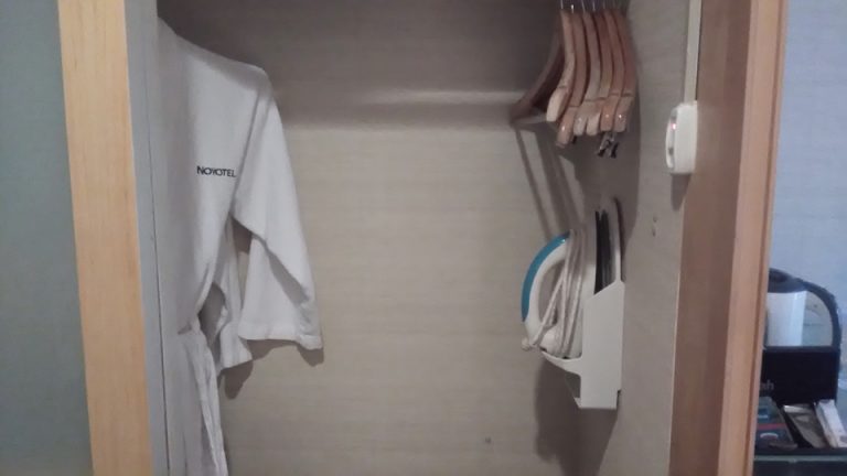 クローゼット外観(開けた状態)