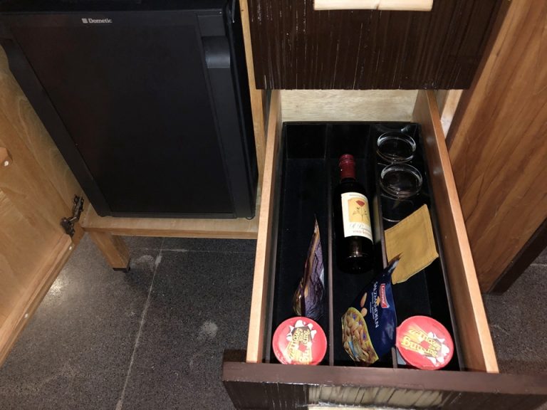 ワインやスナック