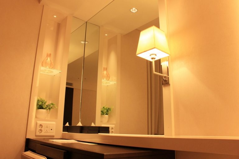 部屋にあるテーブルです