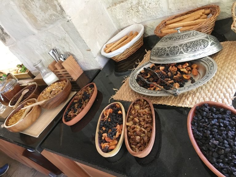 ドライフルーツやシリアル