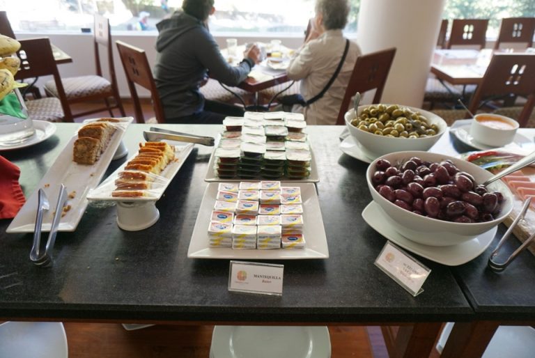 朝食ブッフェの様子 (1)