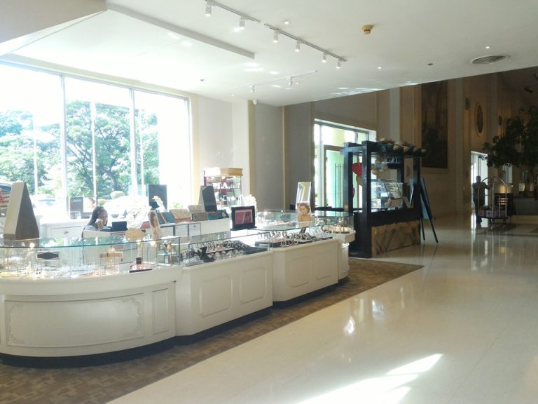 P_20180617_081241_ジュエリーショップ外観