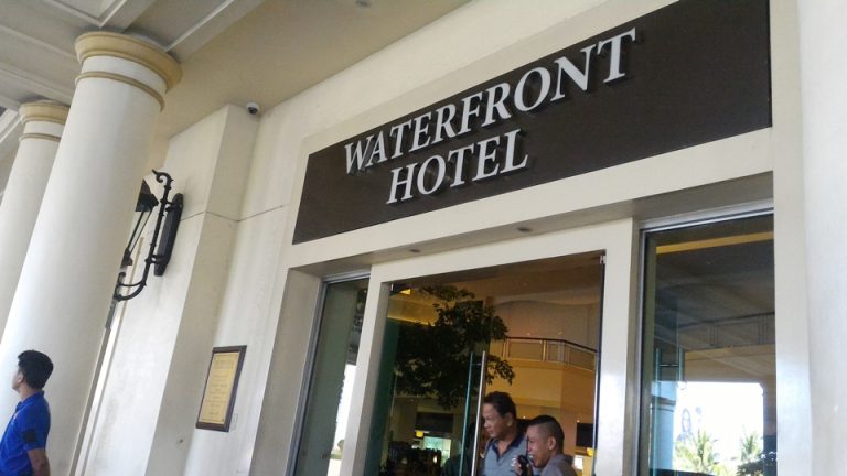 P_20180615_153207_エントランス外観