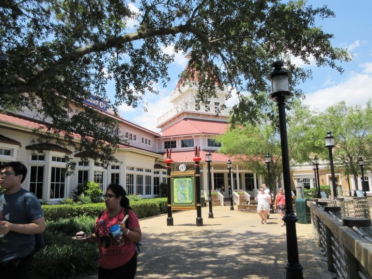 バー外観 入り口の裏側でもあります