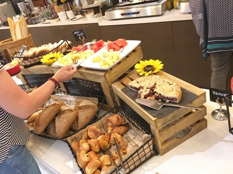 パンやフルーツ