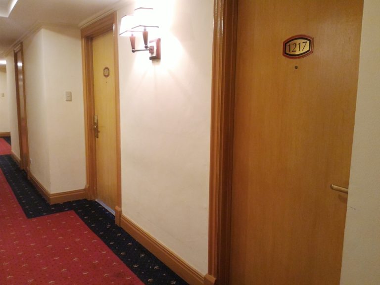 P_20180616_064849_客室入口付近廊下