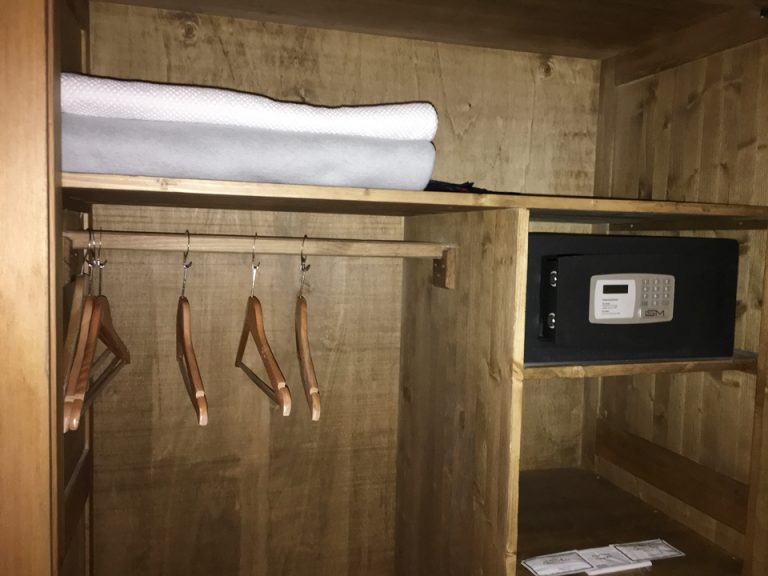 クローゼットとセーフティボックス (2)