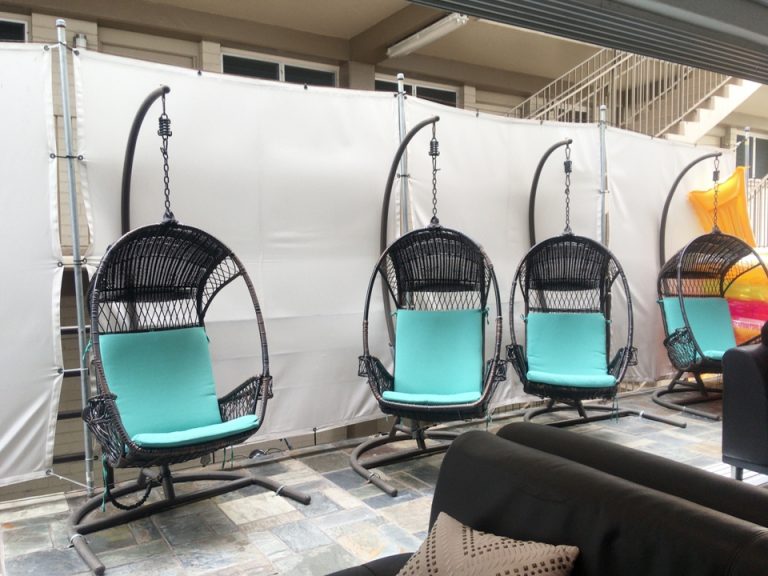 ロビーにある風の気持ちいいチェア