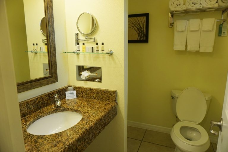 1階のバスルーム