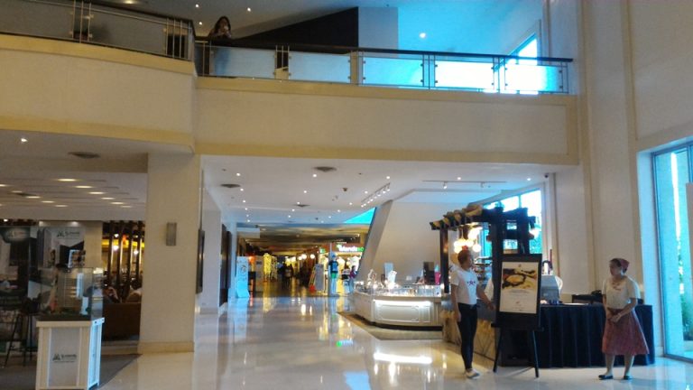 P_20180615_152408_ロビー全体