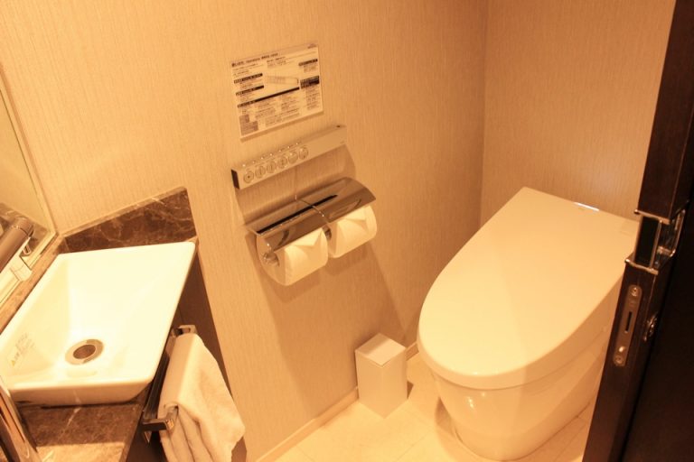 トイレは、ウォシュレット付きのTOTOのトイレで、日本と同じクオリティです。清掃も行き届いており、清潔でした