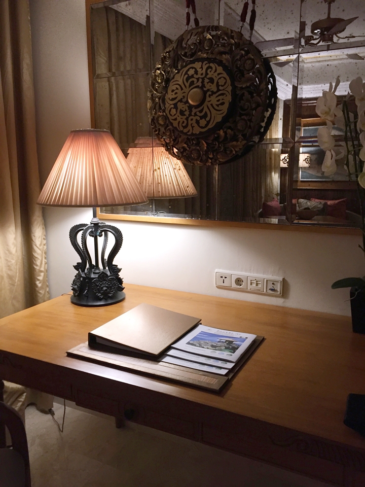 ツインルーム_机