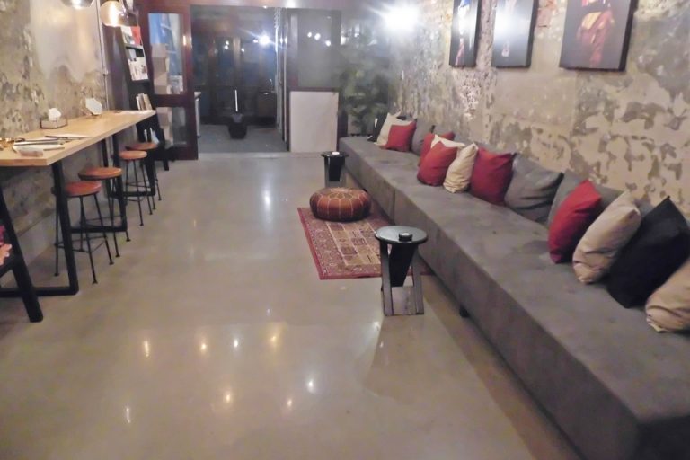 広々とした一階ロビー