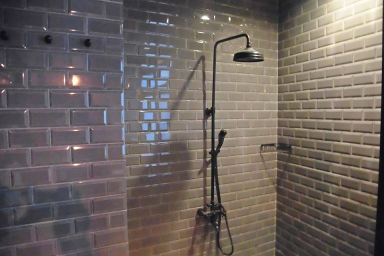 ゆったりとしたシャワールーム