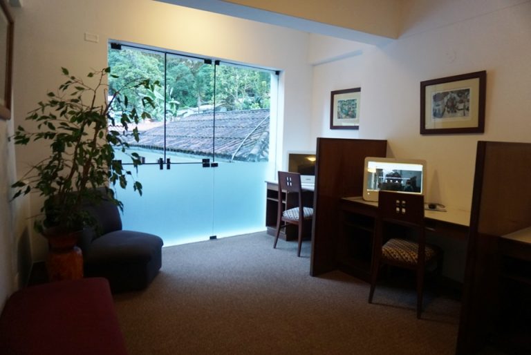 2階にあるビジネスルーム。パソコンが使えます