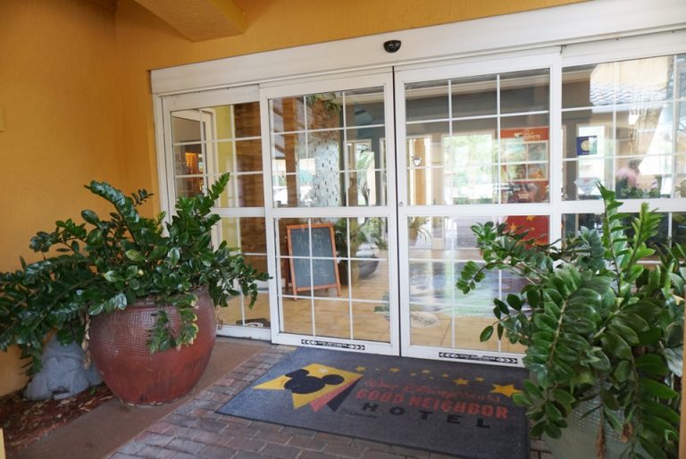 ホテルエントランス