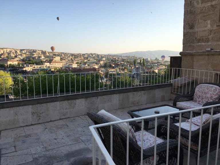 部屋の前のバルコニー(共有)