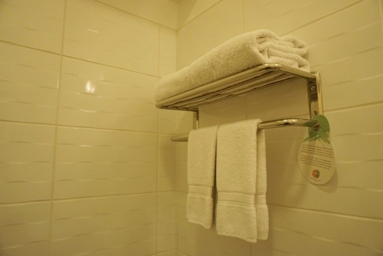 バスタオル、フェイスタオル各1枚