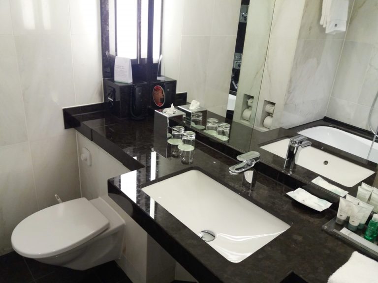 シンクとトイレ