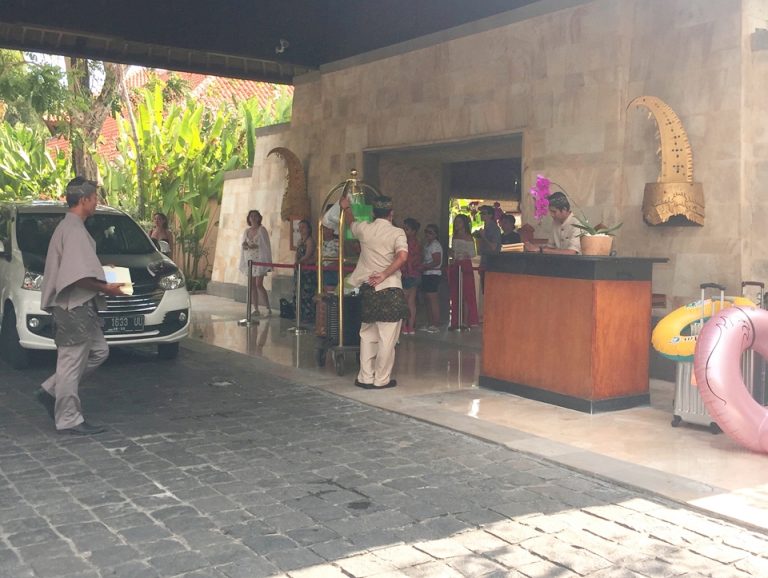 エントランスー外