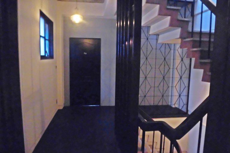 廊下と階段 どことなくおしゃれかも?