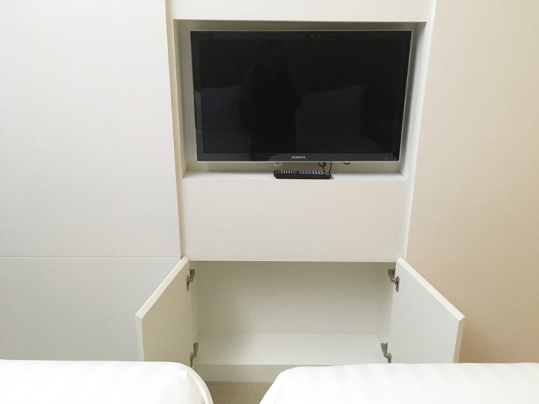 テレビ下の棚 開けた状態