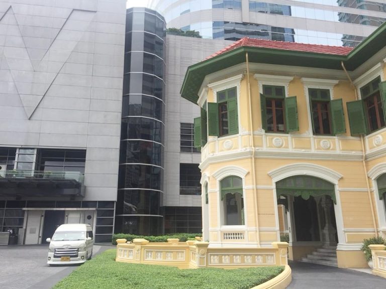 House on SathornはWの敷地内