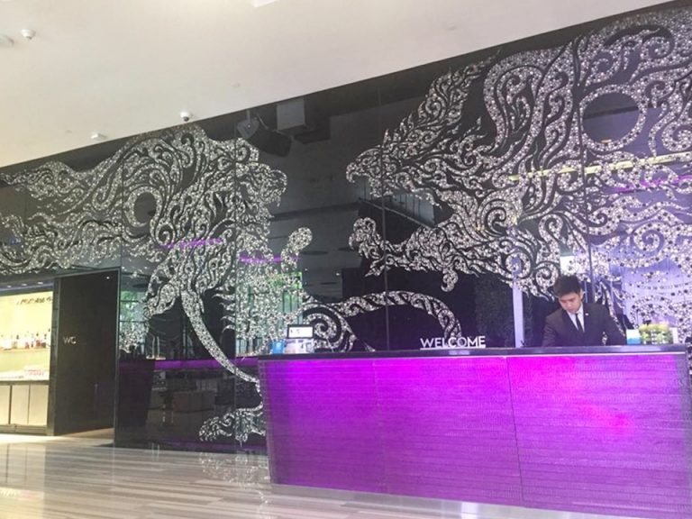 ギラギラしたフロント