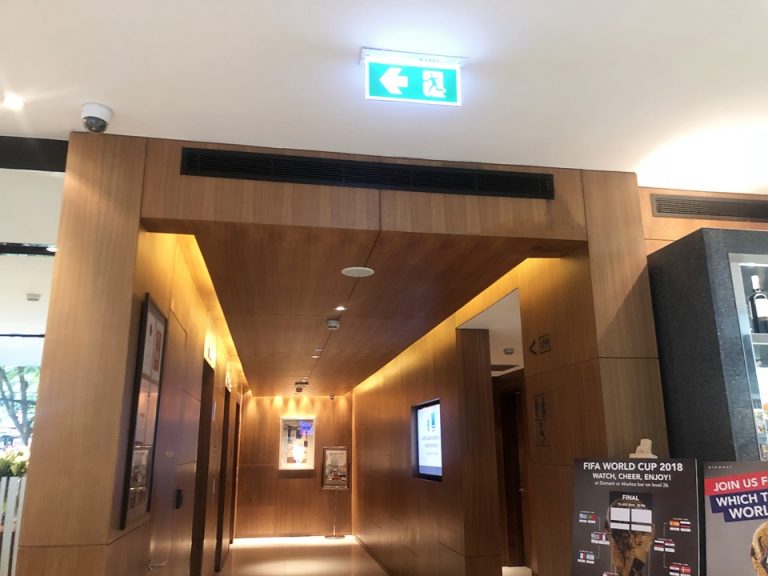 フロントからエレベーターホールへ。