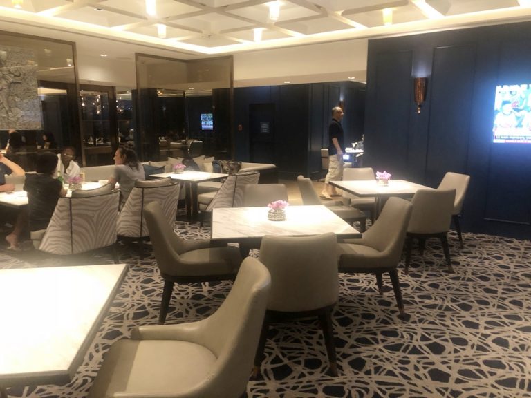 クラブラウンジ内