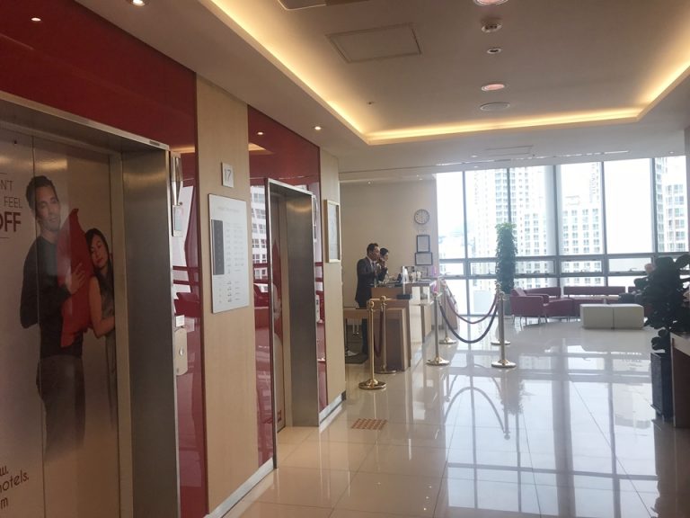 フロントの様子