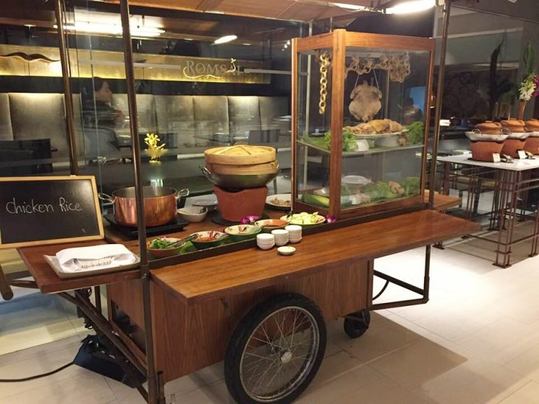 ランチビュッフェではタイの屋台もあります