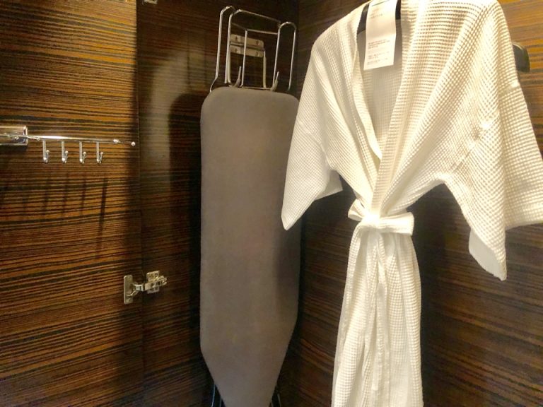 クローゼット内。