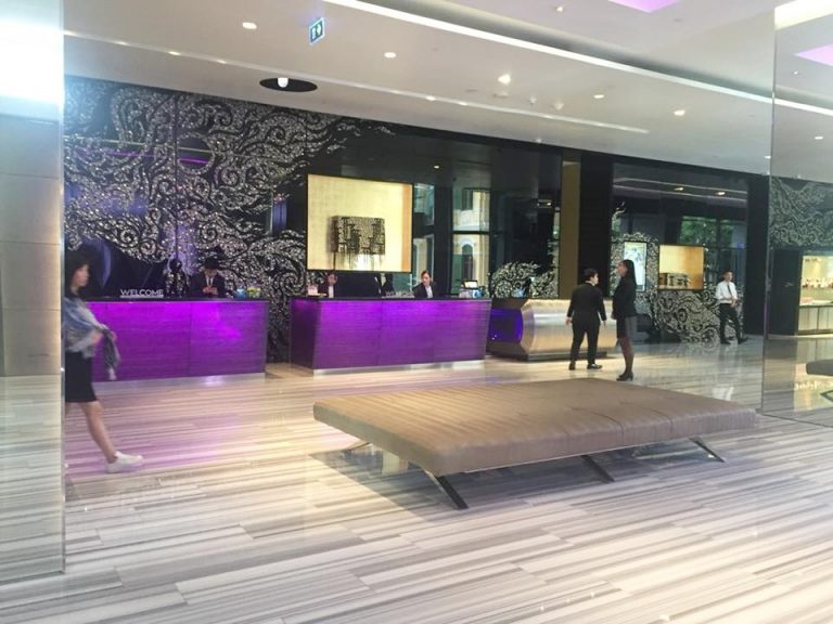 広い空間のロビー
