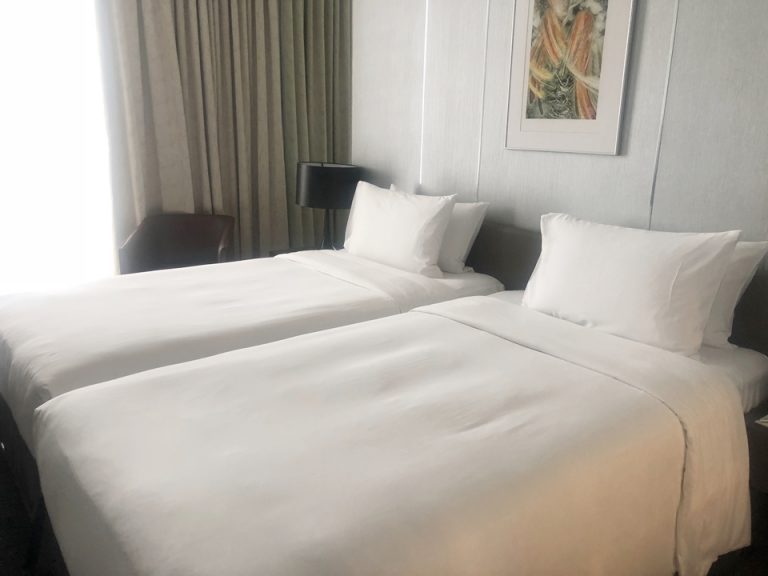 ツインだとベッドサイズが物足りないと口コミで見ましたがこのサイズで十分ゆったり寝られました。