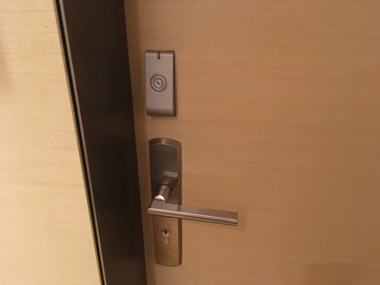 客室ドア カードキー