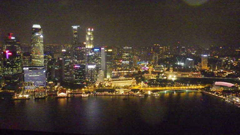 プールからの夜景