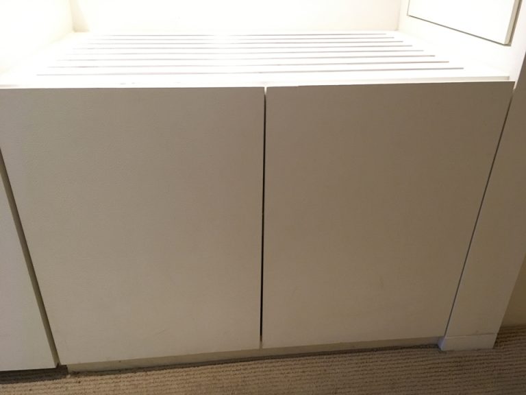 カフェコーナー下の棚 閉じた状態